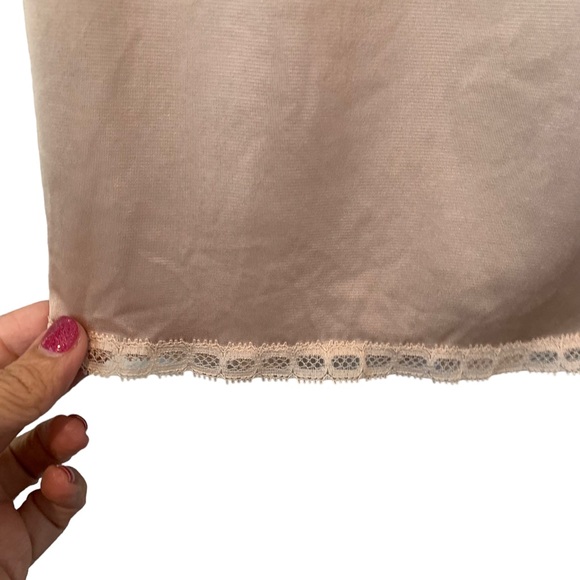 Vanity Fair Vintage Half Slip with Lace and Embroidery made is USA - Picture 4 of 6